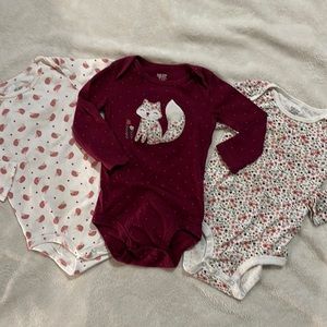 Carter’s 3 piece onesie set. Floral, fox, & hedgehog. Size 18 months.